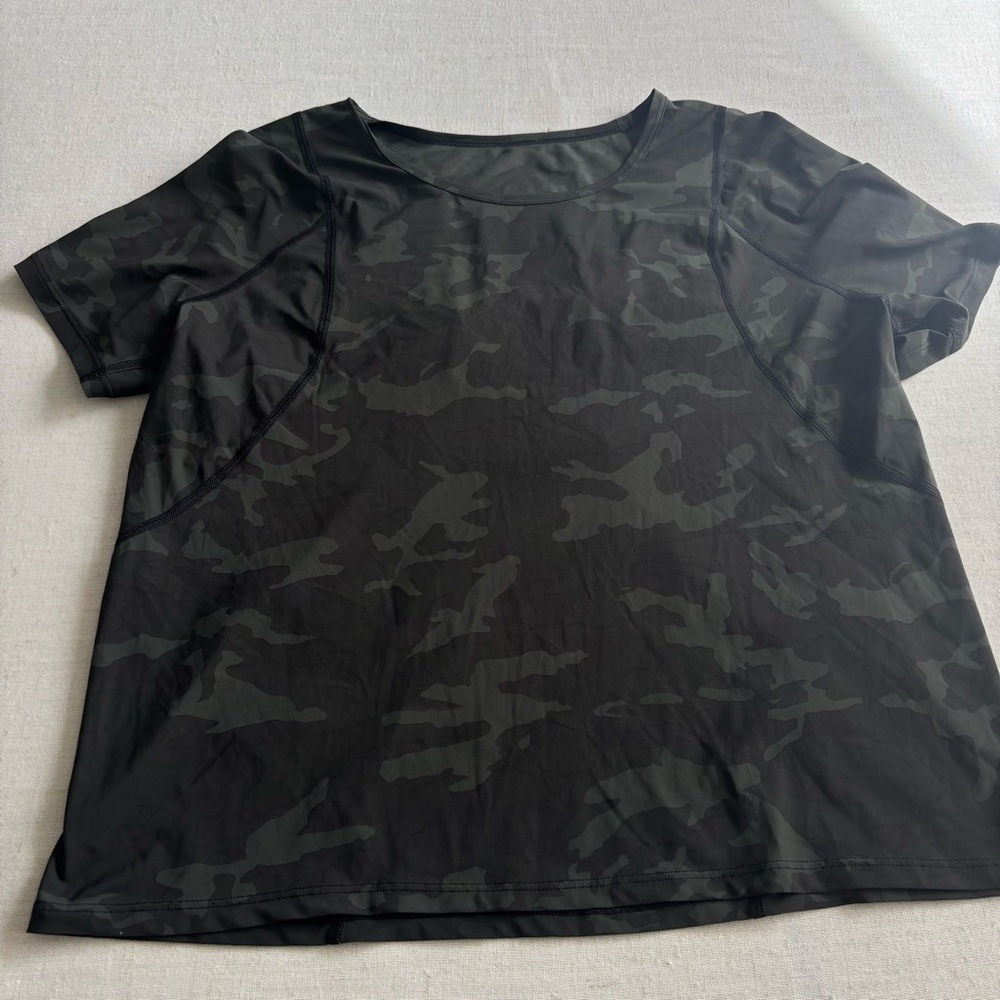 Lululemon Outrun the Heat Short Sleeve, Incognito Camo, Run Tee, M | Athleisure